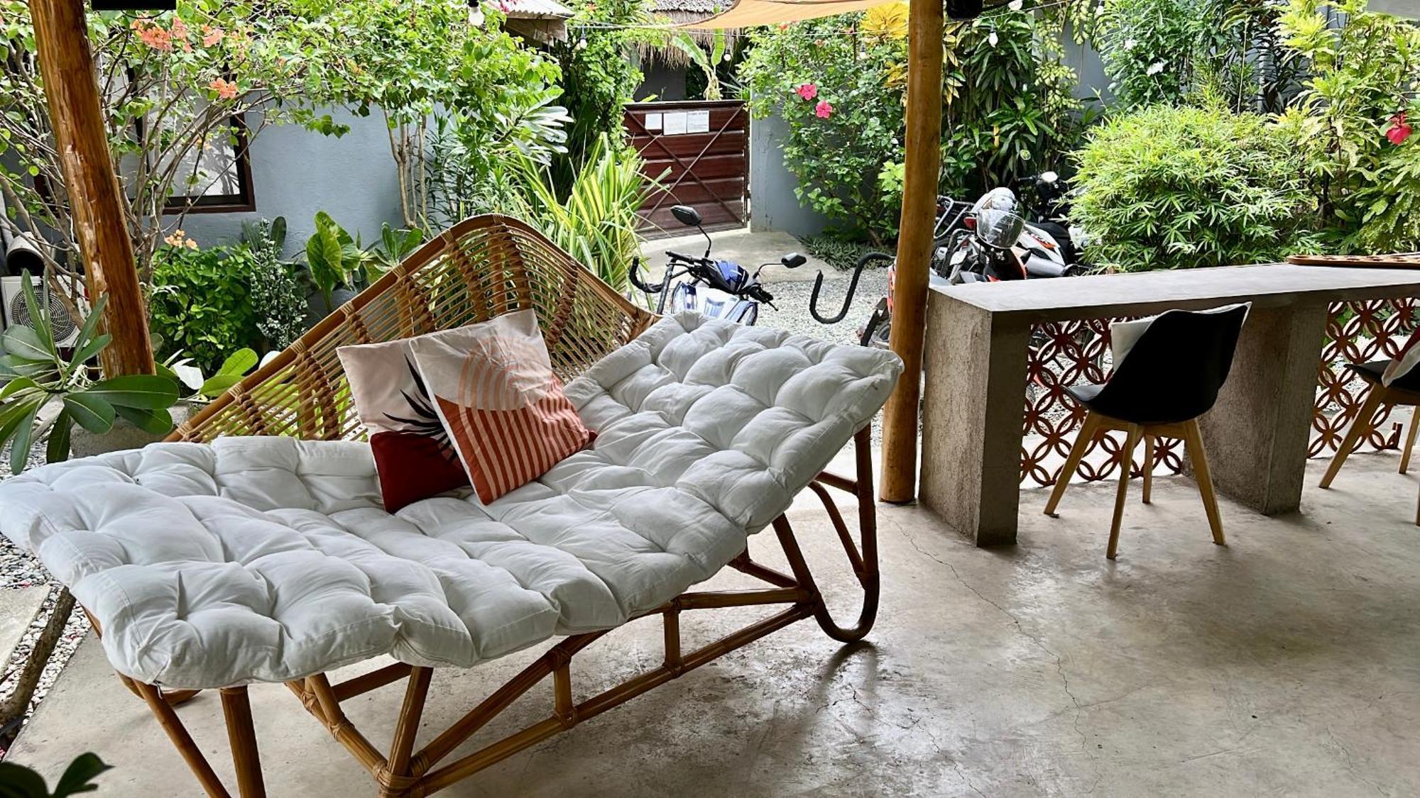 Yay Lodge Siargao, Private Room 1 With Ac & Hot Shower And Fast Starlink Wifi General Luna  Ngoại thất bức ảnh